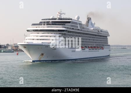 The Oceania Cruises passenger ship MS MARINA departs from the city Stock Photo