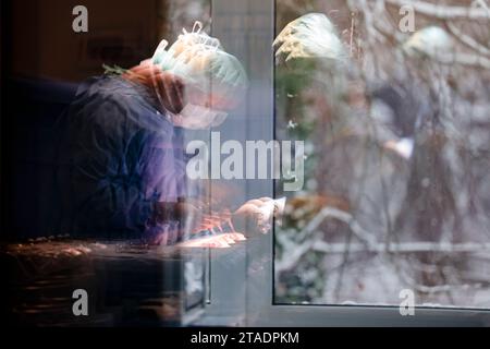 Rendsburg, Germany. 29th Nov, 2023. Two doctors perform an abdominal operation in the Schön Klinik's surgery center. Credit: Frank Molter/dpa/Ģ����ý Live News Stock Photo