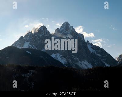 AWindy day on Dolomites park of Lavaredo Peaks of Mountain Rudo, Croda dei Rondoi, Torre dei Scarperi, Croda dei Baranci, Cima Piatta Alta, Tre Cime d Stock Photo