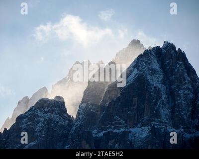 AWindy day on Dolomites park of Lavaredo Peaks of Mountain Rudo, Croda dei Rondoi, Torre dei Scarperi, Croda dei Baranci, Cima Piatta Alta, Tre Cime d Stock Photo