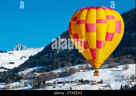 France, Savoie, Val d'Arly, Praz sur Arly, gathering of hot air balloons called the montgolfiades, flight above Megève Stock Photo