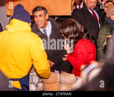 Downing Street, London, UK. 30th November 2023.  UK Prime Minister, Rishi Sunak along with his wife, Akshata Murty visit the stalls in the Downing Street Christmas Market. Photo by Amanda Rose/Alamy Live News Stock Photo