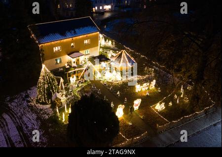 PRODUCTION - 27 November 2023, Saxony, Großröhrsdorf: Rüdiger Browatzke's property decorated for Christmas (aerial view taken with a drone). For more than 20 years, the 68-year-old has been decorating his house and garden with festive decorations and Christmas lights. Photo: Sebastian Kahnert/dpa Stock Photo
