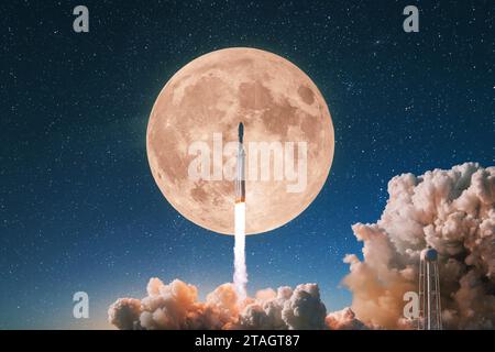 Rocket Spaceship With Smoke And Blast Takes Off Into The Starry Sky ...