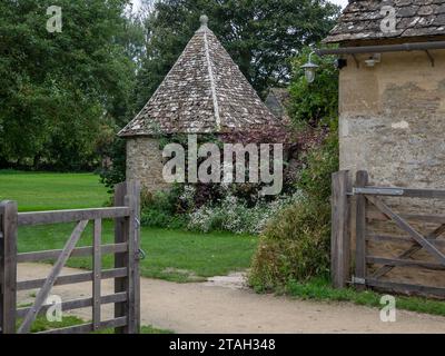 Kelmscott Manor, best known as the country retreat of the artist William Morris, Oxfordshire, UK Stock Photo