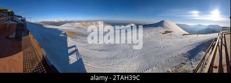 Panoramic from the summit of Tosa d'Alp on a winter afternoon (Cerdanya, Catalonia, Spain, Pyrenees) ESP: Panorámica desde la cumbre de la Tosa d'Alp Stock Photo