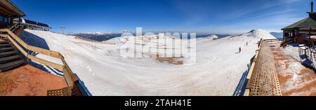 Panoramic view from the summit of Tosa d'Alp in winter looking towards Puigllançada (Berguedà, Catalonia, Spain, Pyrenees) Stock Photo