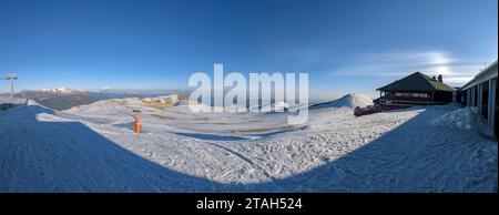 Panoramic from the summit of Tosa d'Alp on a winter afternoon (Cerdanya, Catalonia, Spain, Pyrenees) ESP: Panorámica desde la cumbre de la Tosa d'Alp Stock Photo