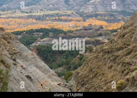 Badlands view above Little Missouri River, Theodore Roosevelt National Park-North Unit, North Dakota Stock Photo