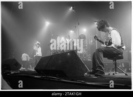 STONE ROSES, JOHN SQUIRE, GUITAR, 1994: John Squire of The Stone Roses playing guitar in front of the whole band at Newport Centre in Newport, Wales, UK on a tour to promote their 'Love Spreads' single and 'Second Coming' album, 4 December 1994. Photo: Rob Watkins Stock Photo