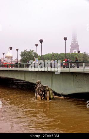 série de photo prise les 4 et 5 juin 2016 à Paris lors de la crue de la seine - series of photos taken on June 4 and 5, 2016 in Paris during the flood Stock Photo