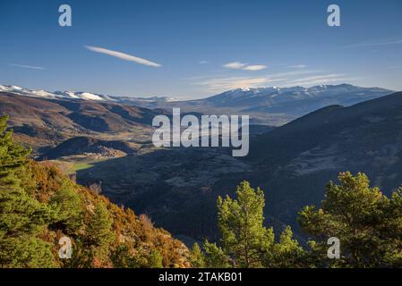 Route of the Pla de l'Àliga viewpoints from Estana. View towards Cerdanya (Cerdanya, Catalonia, Spain, Pyrenees) Stock Photo