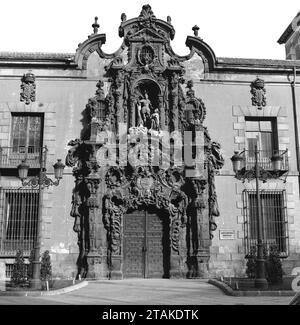 PORTADA DEL ANTIGUO HOSPICIO DE MADRID CONVERTIDO EN SEDE DEL MUSEO MUNICIPAL CONSTRUIDO ENTRE 1721 Y 1726 - FOTOGRAFIA EN BLANCO Y NEG. Author: PEDRO DE RIBERA. Location: MUSEO DE HISTORIA-EDIFICIO. MADRID. SPAIN. Stock Photo