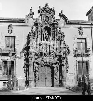 PORTADA DEL ANTIGUO HOSPICIO DE MADRID CONVERTIDO EN SEDE DEL MUSEO MUNICIPAL CONSTRUIDO ENTRE 1721 Y 1726 - FOTOGRAFIA EN BLANCO Y NEG. Author: PEDRO DE RIBERA. Location: MUSEO DE HISTORIA-EDIFICIO. MADRID. SPAIN. Stock Photo