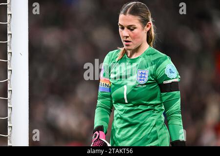 LONDON - England goalkeeper Mary Earps is disappointed with the 0-2 score during the UEFA Nations League women's match between England and the Netherlands at Wembley on December 1, 2023 in London, United Kingdom. ANP GERRIT VAN COLOGNE Stock Photo