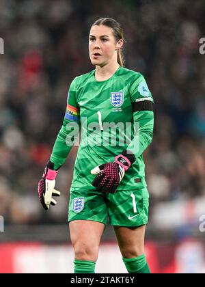 LONDON - England goalkeeper Mary Earps is disappointed with the 0-2 score during the UEFA Nations League women's match between England and the Netherlands at Wembley on December 1, 2023 in London, United Kingdom. ANP GERRIT VAN COLOGNE Stock Photo