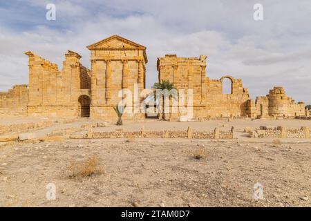 Sbeitla, Subaytilah, Kasserine, Tunisia. Capitoline temples at the Byzantine Roman ruins in Sbeitla. Stock Photo