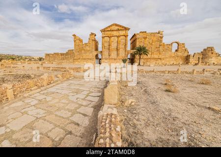 Sbeitla, Subaytilah, Kasserine, Tunisia. Capitoline temples at the Byzantine Roman ruins in Sbeitla. Stock Photo