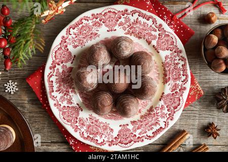 Beehives or wasp nests - Czech no-bake Christmas cookies on a red and white plate, top view Stock Photo