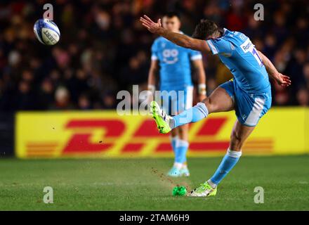 Sale Sharks' George Ford takes a penalty kick during the Gallagher Premiership match at Twickenham Stoop, London. Picture date: Friday December 1, 2023. Stock Photo