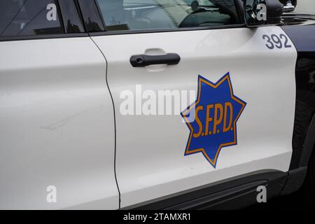 A cop car of San Francisco Police Department(SFPD) is parked on the street. The issue of homelessness remains a significant concern in San Francisco, California, with thousands of individuals living on the streets. Many of the homeless population are linked to various crimes, including drug-related activities and instances of theft. A policy has been implemented that providing homeless individuals with a minimum of 15 minutes to decide whether they wish to accept the city's offer of shelter. (Photo by Michael Ho Wai Lee/SOPA Images/Sipa USA) Stock Photo