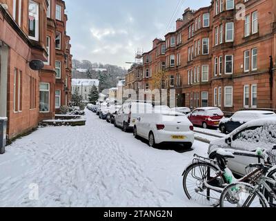 Snow in Glasgow, as scattered weather warnings for snow and ice are in place across the UK as temperatures plunged below freezing overnight. The Met Office has issued yellow warnings through Saturday morning for the northern coast and southwest of Scotland, as well as southwest and the eastern coast of England. Picture date: Saturday December 2, 2023. Stock Photo