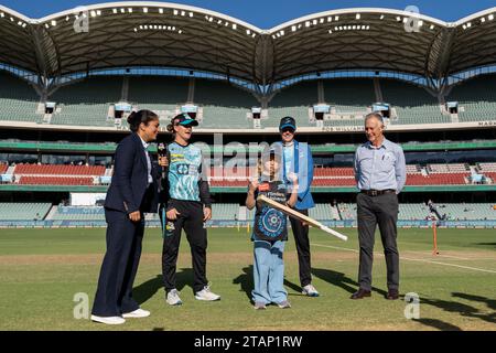 Adelaide, Australia. 02nd Dec, 2023. Adelaide, Australia, December 2nd 2023: The bat flipping ceremony before the Weber Womens Big Bash League 09 Grand Final game between Adelaide Strikers and Brisbane Heat at the Adelaide Oval in Adelaide, Australia (Noe Llamas/SPP) Credit: SPP Sport Press Photo. /Alamy Live News Stock Photo