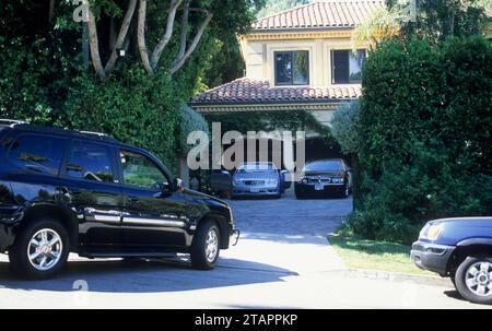 Fuhrpark auf dem Anwesen von Ozzy Osbourne im Jahr 2004 in Beverly Hills, Los Angeles, Kalifornien. Das Haus der Familie Osbourne. Fuhrpark auf dem Anwesen von Ozzy Osbourne im Jahr 2004 in Beverly Hills, Los Angeles, Kalifornien. Das Haus der Familie Osbourne. Beverly Hills Kalifornien Vereinigte Staaten von Amerika *** Car pool at Ozzy Osbournes estate in 2004 in Beverly Hills, Los Angeles, California The Osbourne family home Car pool at Ozzy Osbournes estate in 2004 in Beverly Hills, Los Angeles, California The Osbourne family home Beverly Hills California United States of America Stock Photo