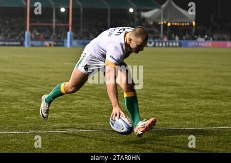Barnet, United Kingdom. 02nd Dec, 2023. Premiership Rugby. Saracens Men V Northampton Saints. Stone X stadium. Barnet. TRY. Ollie Sleightholme (Northampton) runs in to score the first Northampton try during the Saracens Men V Northampton Saints Gallagher Premiership rugby match. Credit: Sport In Pictures/Alamy Live News Stock Photo