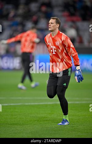 warm-up-training-goalkeeper-manuel-neuer-fc-bayern-munich-fcb-01