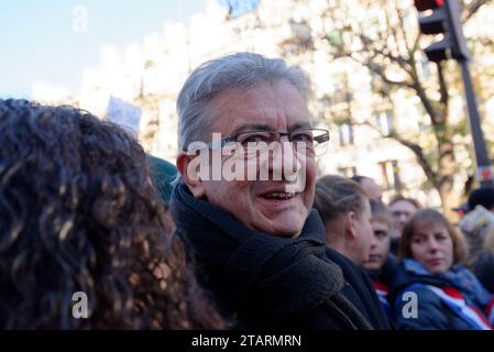 Jean Luc Mélenchon marche pour la paix ,la justice et un cessez le feu permanent en Palestine, entre la place de la république et celle de la bastille Stock Photo