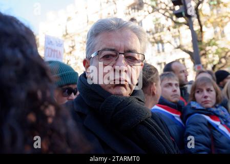 Jean Luc Mélenchon marche pour la paix ,la justice et un cessez le feu permanent en Palestine, entre la place de la république et celle de la bastille Stock Photo