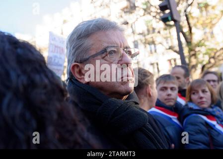 Jean Luc Mélenchon marche pour la paix ,la justice et un cessez le feu permanent en Palestine, entre la place de la république et celle de la bastille Stock Photo