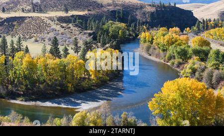 Yakima River winds through yellow trees and basalt cliffs in Kittitas County during fall Stock Photo