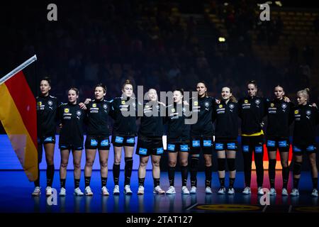 Herning, Denmark. 02nd Dec, 2023. Handball, Women: World Championship, Iran - Germany, preliminary round, Group F, match day 2. The players of the German national handball team have lined up for the national anthems. Credit: dpa/Alamy Live News Stock Photo