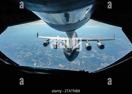 Tampa, Florida, USA. 28th Nov, 2023. A KC-135 Stratotanker assigned to the 63rd Air Refueling Squadron, MacDill Air Force Base, Florida, refuels a C-17 Globemaster III assigned to the 15th Airlift Squadron, Joint Base Charleston, South Carolina, over the Southeastern USA, November. 28, 2023. Aerial refueling enables global reach for the USA and partner nations. (Credit Image: © U.S. Air Force/ZUMA Press Wire) EDITORIAL USAGE ONLY! Not for Commercial USAGE! Stock Photo
