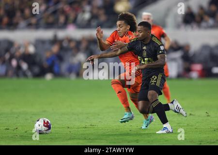 Los Angeles, California, USA. 2nd Dec, 2023. Los Angeles FC defender DIEGO PALACIOS (12) and Houston Dynamo FC midfielder ADALBERTO CARRASQUILLA (20) jostle for possession during the 2023 MLS Western Conference final match between Los Angeles FC and Houston Dynamo FC at BMO Stadium in Los Angeles, California. (Credit Image: © Brenton Tse/ZUMA Press Wire) EDITORIAL USAGE ONLY! Not for Commercial USAGE! Stock Photo