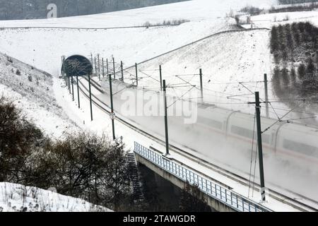 Coburg, Germany. December 3, 2023. Steam rises on railway tracks as a German train approaches a tunnel outside the city of Coburg. There have been many cancellations of both rail and airline services in Bavaria today due to bad weather. Photo: Clearpiximages / Alamy Live News Stock Photo