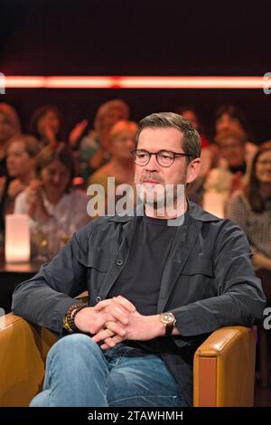 MDR - Riverboat. Dr. Karl-Theodor zu Guttenberg anläßlich der Aufzeichnung der MDR - Talkshow Riverboat am 01.12.2023 in der Mediacity Leipzig. 20231201ADO0047 *** MDR Riverboat Dr Karl Theodor zu Guttenberg on the occasion of the recording of the MDR talk show Riverboat on 01 12 2023 in the Mediacity Leipzig 20231201ADO0047 Credit: Imago/Alamy Live News Stock Photo