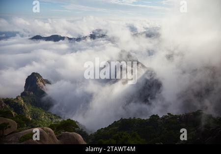 The picturesque granite peaks of Huangshan in Anhui Province, China Stock Photo