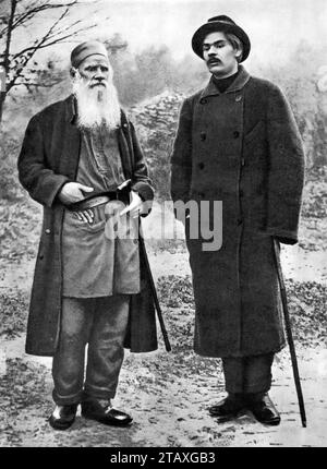 Leo Tolstoy and Maxim Gorky. Portrait of the Russian writers Count Lev Nikolayevich Tolstoy (1828-1910)  and Alexei Maximovich Peshkov (1868-1936) in Yasnaya Polyana, 1900 Stock Photo