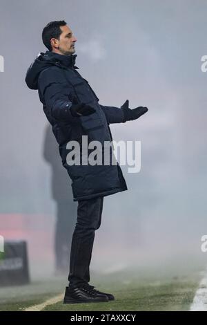 Augsburg, Germany. 03rd Dec, 2023. Soccer: Bundesliga, FC Augsburg - Eintracht Frankfurt, Matchday 13, WWK-Arena. Frankfurt coach Dino Toppmöller gesticulates. Credit: Tom Weller/dpa - IMPORTANT NOTE: In accordance with the regulations of the DFL German Football League and the DFB German Football Association, it is prohibited to utilize or have utilized photographs taken in the stadium and/or of the match in the form of sequential images and/or video-like photo series./dpa/Alamy Live News Stock Photo