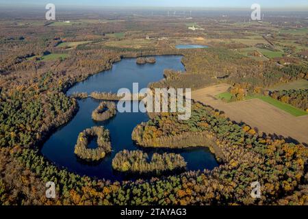 Luftbild, Naturschutzgebiet NSG Kirchheller Heide, Herbstwald mit Heidesee, umgeben von herbstlichen Laubbäumen, Kirchhellen-Süd, Bottrop, Ruhrgebiet, Nordrhein-Westfalen, Deutschland ACHTUNGxMINDESTHONORARx60xEURO *** Aerial view, nature reserve NSG Kirchheller Heide, autumn forest with heath lake, surrounded by autumnal deciduous trees, Kirchhellen Süd, Bottrop, Ruhr area, North Rhine-Westphalia, Germany ACHTUNGxMINDESTHONORARx60xEURO Credit: Imago/Alamy Live News Stock Photo