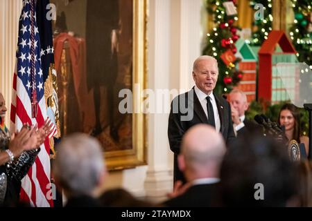Washington, United States. 03rd Dec, 2023. President Joe Biden introdyces the 2023 Kennedy Center Honorees at a White House reception. Recipients are chosen for their career-long contributions to American culture. The 46th class of honorees includes Billy Crystal, Renée Fleming, Barry Gibbons, Queen Latifah, and Dionne Warwick. (Photo by Allison Bailey/NurPhoto) Credit: NurPhoto SRL/Alamy Live News Stock Photo