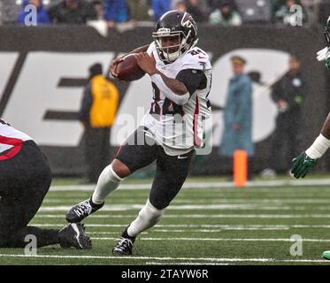 Atlanta Falcons running back Cordarrelle Patterson (84) runs for a ...