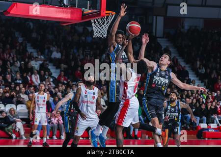 Varese, Italy. 03rd Dec, 2023. Vinnie Shahid #0 of Pallacanestro Varese OpenJobMetis (C) seen in action with Paul Eboua #00 of Vanoli Basket Cremona (L) and Nathan Adrian #1 of Vanoli Basket Cremona (R) during LBA Lega Basket A 2023/24 Regular Season game between Pallacanestro Varese OpenJobMetis and Vanoli Basket Cremona at Itelyum Arena. FINAL SCORE Varese 68 | 75 Cremona Credit: SOPA Images Limited/Alamy Live News Stock Photo