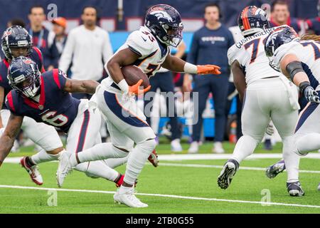 Houston, TX, USA. 3rd Dec, 2023. Denver Broncos running back Javonte Williams (33) carries the ball during a game between the Denver Broncos and the Houston Texans in Houston, TX. Trask Smith/CSM (Credit Image: © Trask Smith/Cal Sport Media). Credit: csm/Alamy Live News Stock Photo