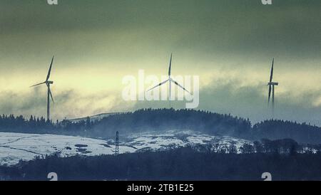Glasgow, Scotland, UK. 4th December, 2023. UK Weather:  Freezing overnight saw a snowfall over the  the city as snow was blown about whitelee wind farm south of the city. Credit Gerard Ferry/Alamy Live News Stock Photo