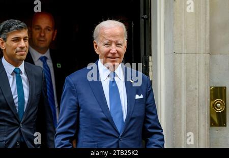 US President Joe Biden leaves 10 Downing Street after a 40 minute meeting with British Prime Minister Rishi Sunak. London, UK. 9th July 2023. Stock Photo