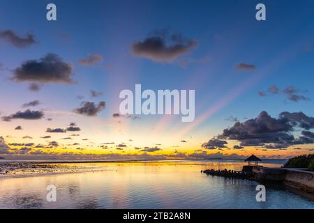 Anantara Veli Maldives Resort sunset over sea Stock Photo